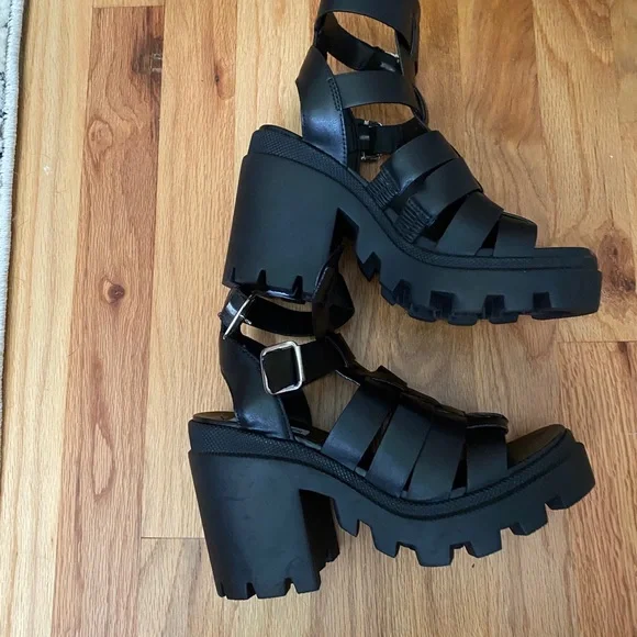 New Steve Madden Cosmic Black Lug Platform Sandal size 6 - Picture 15 of 15